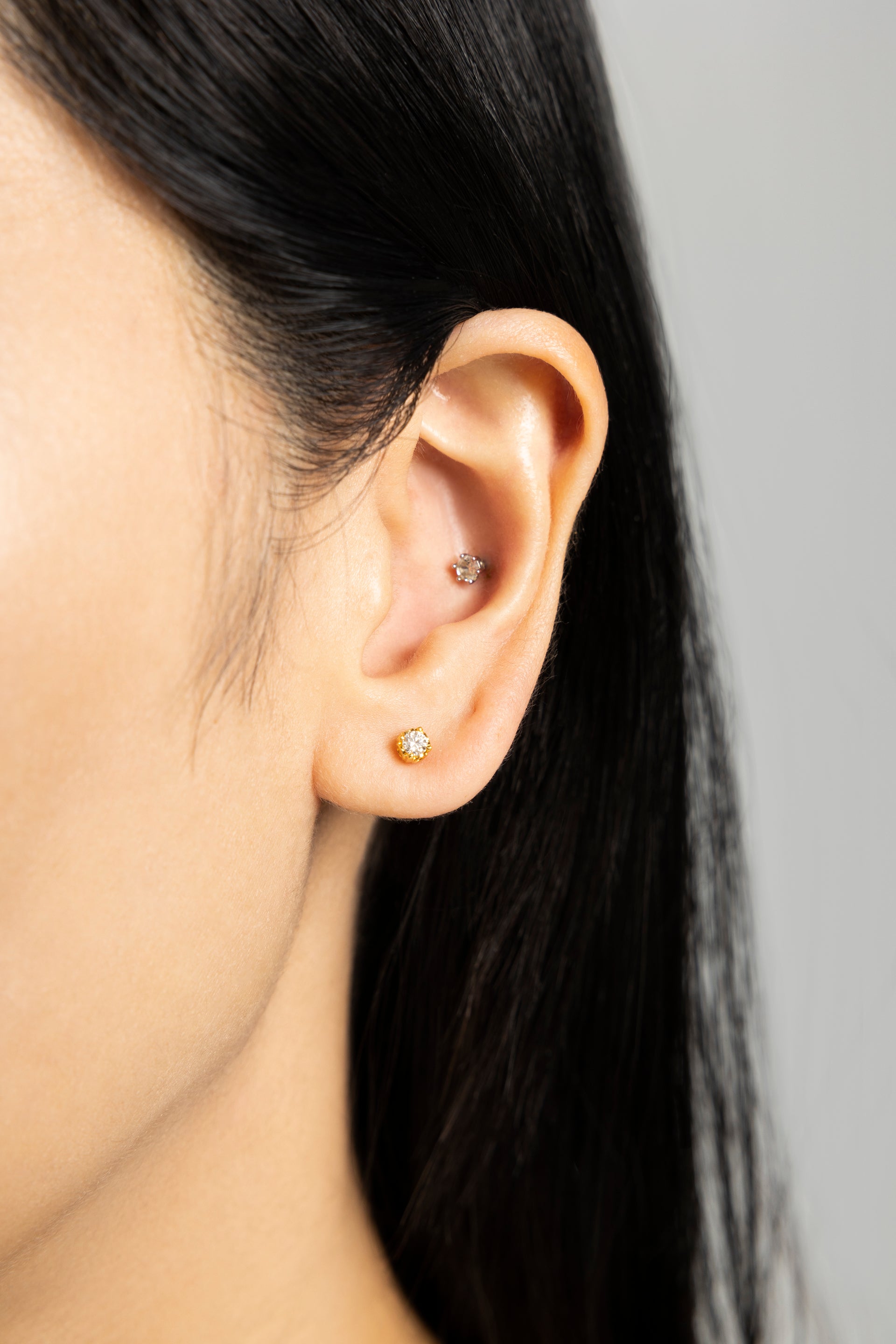 aROUND 爪鑲鑽石耳環