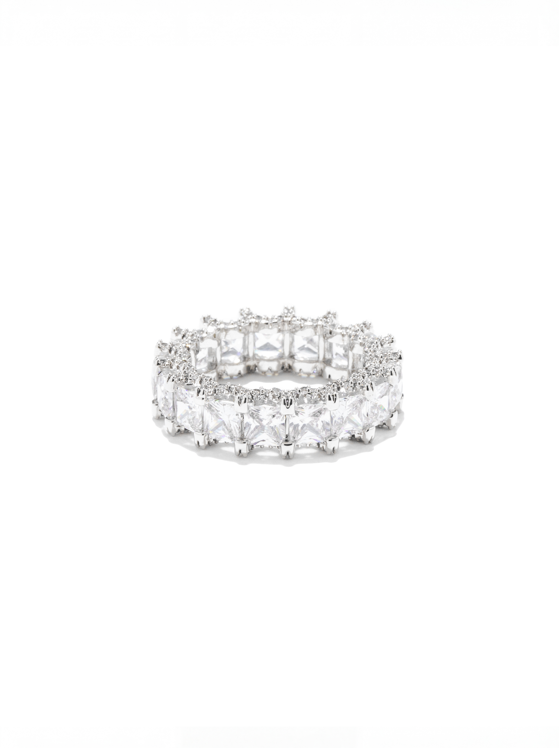 ETERNITY 枕形側鑲排鑽戒