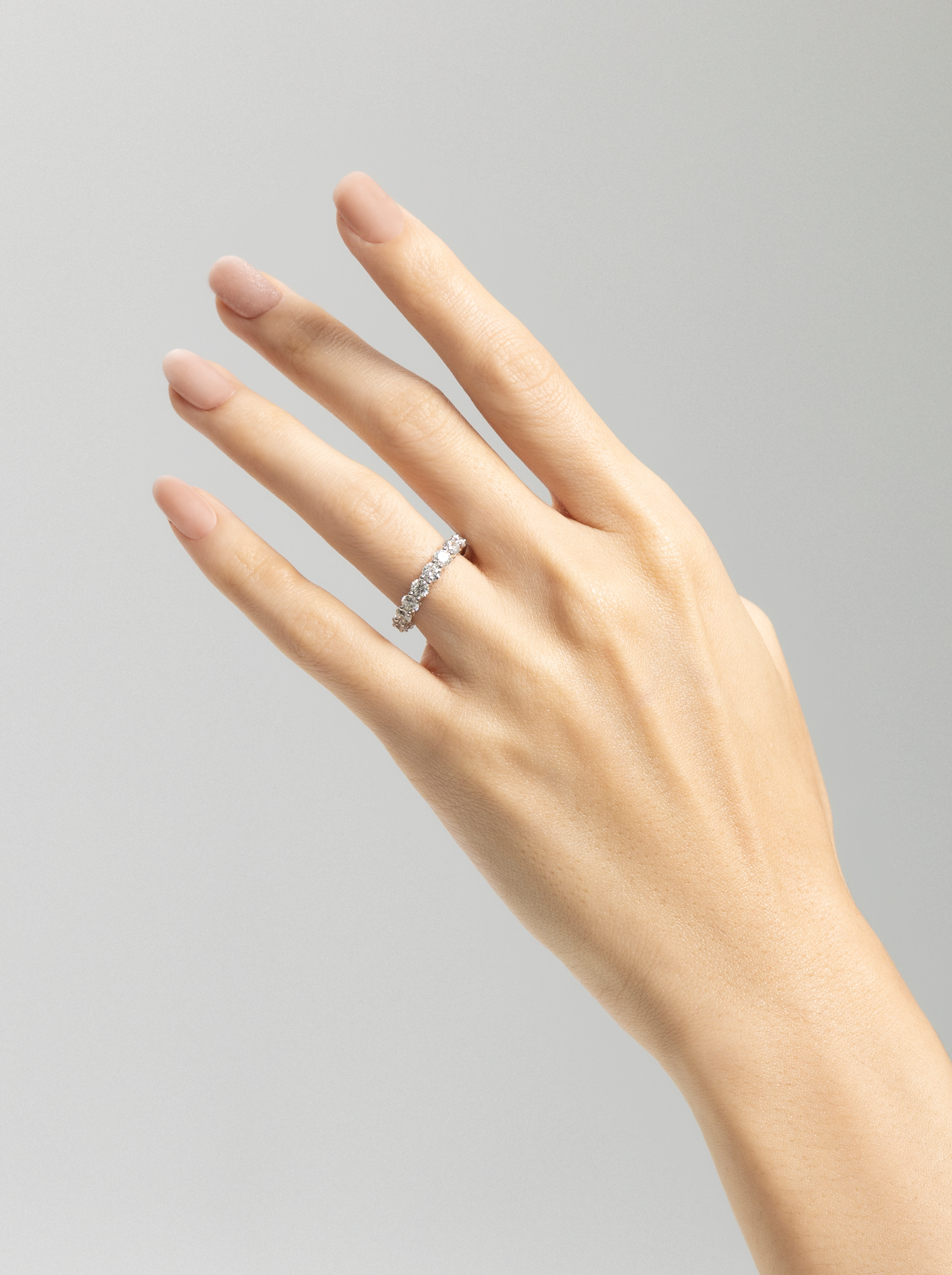 ETERNITY 圓鑽四爪排鑽戒