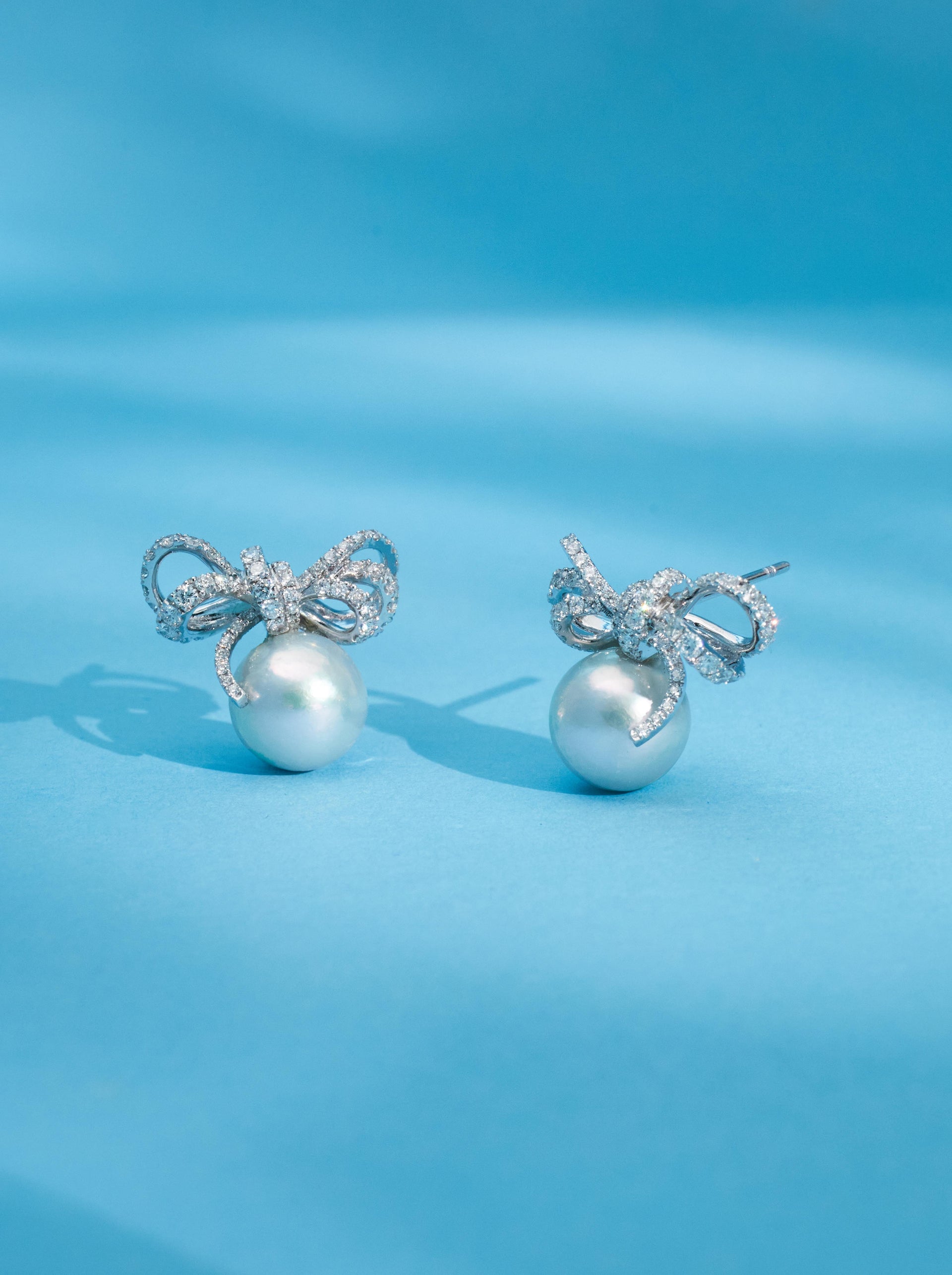蝴蝶結鑲鑽大珍珠耳環