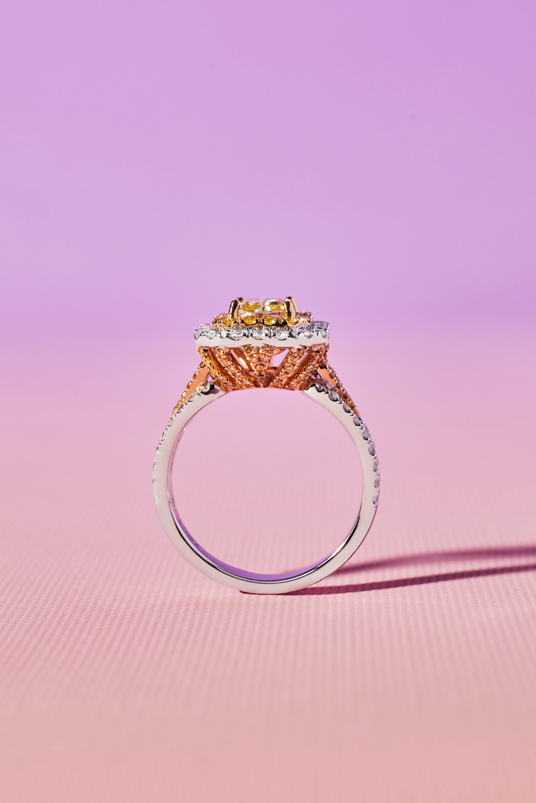 Fancy Yellow 枕形黃鑽戒